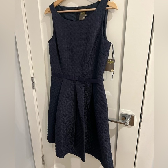 NEW Quilted Pattern Navy Dress w pockets SIZE 8 - Picture 3 of 6